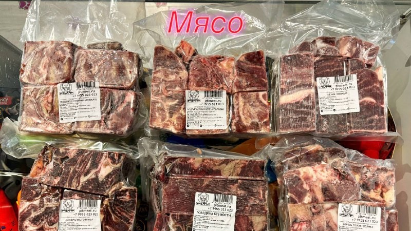 Говядина считается одним из самых полезных видов мяса для собак. Это источник животного протеина, минералов и витаминов